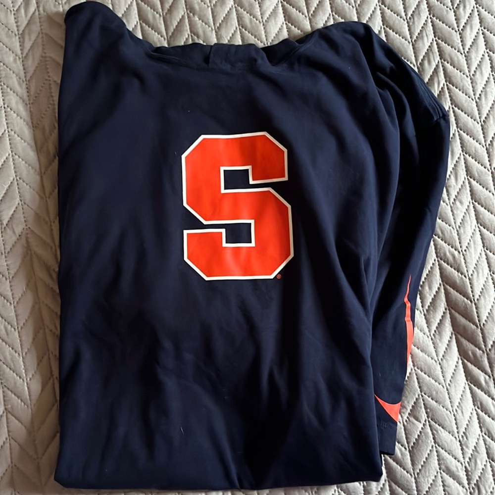 Nike men’s short sleeve dri fit light weight hoodie. Syracuse basketball.